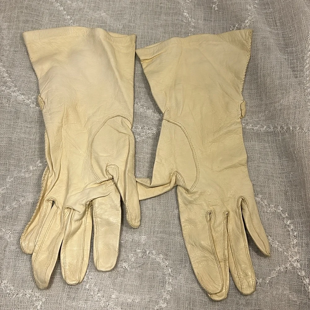 Aris of Paris made in France Vintage super soft buttery leather gloves